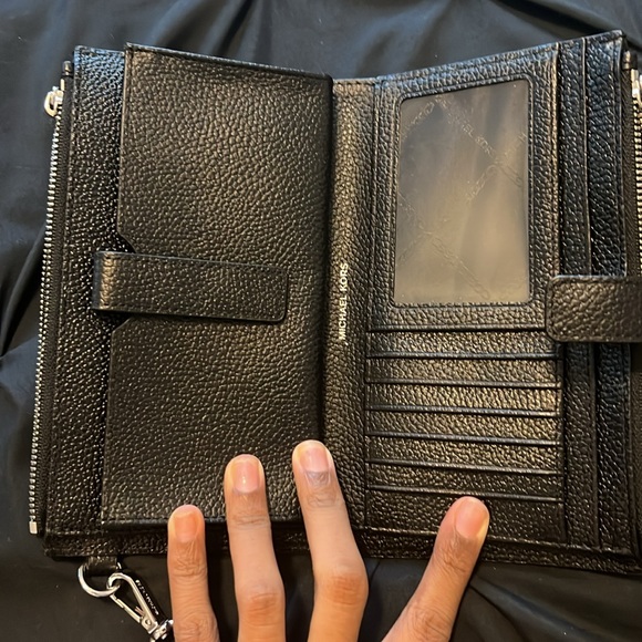 Brand New Black Michael Kors Wristlet - Picture 4 of 10